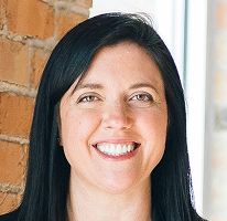 Sophie Hartwell, responsabile dell'assistenza clienti in un team di servizio, ritratto
